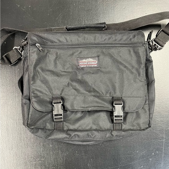 High Sierra Passport to Adventure laptop/messenger bag - Picture 2 of 10